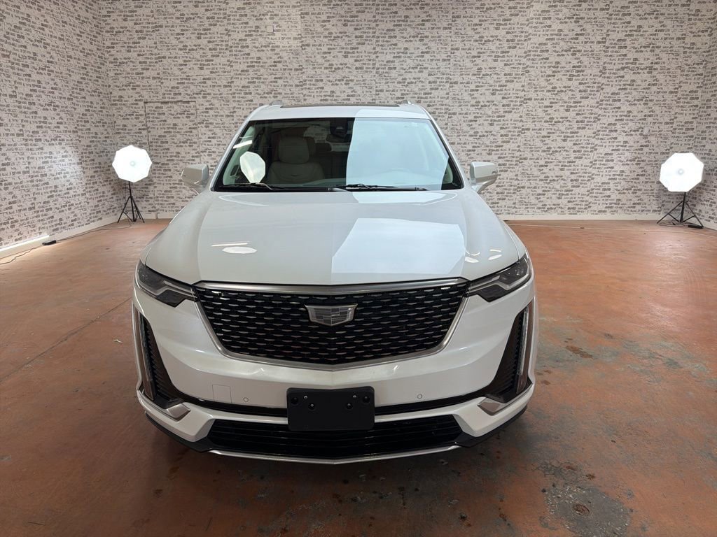 Used 2022 Cadillac XT6 Premium Luxury FWD image 2