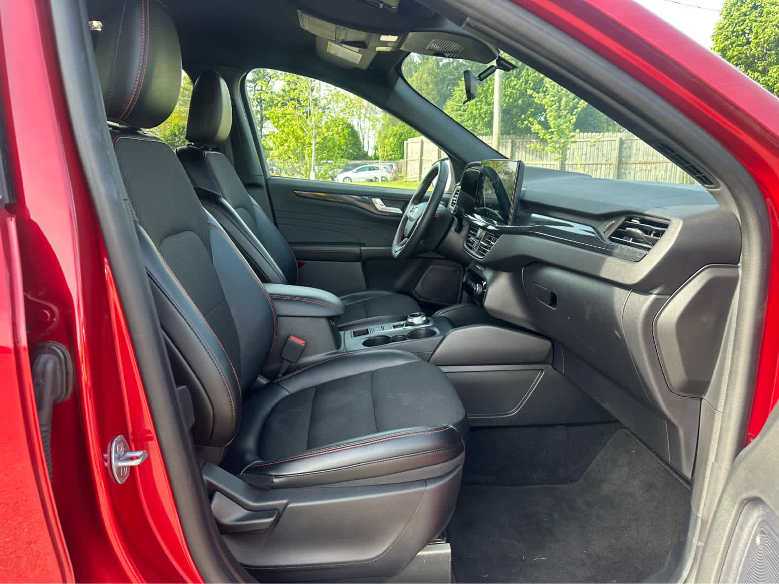 Used 2024 Ford Escape ST-Line w/ Tech Pack #1 AWD/4WD image 18
