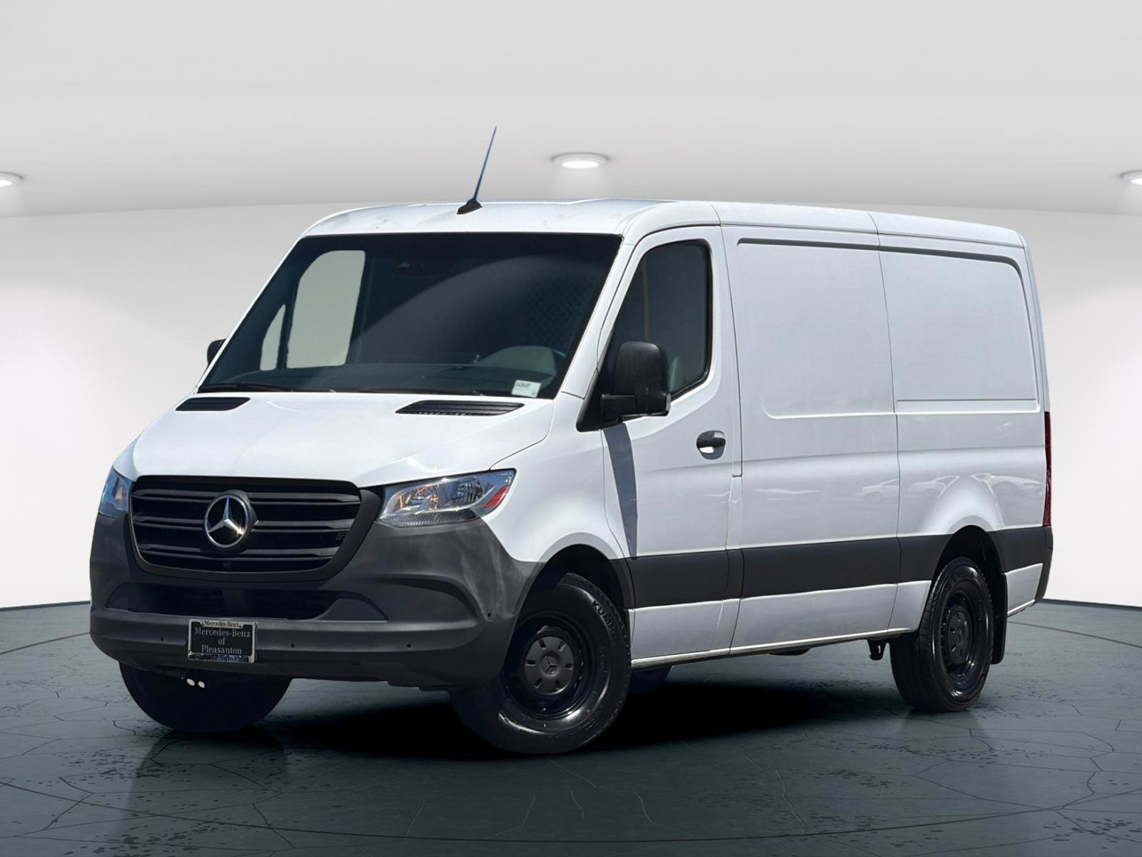 Used 2021 Mercedes-Benz Sprinter 2500 image 2