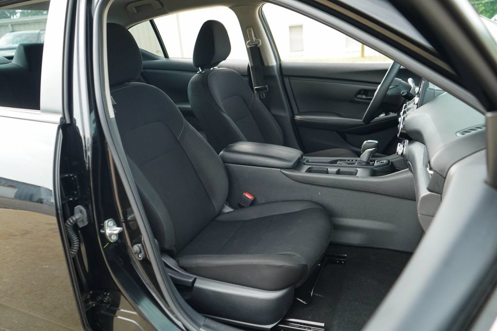 Used 2025 Nissan Sentra S w/ Lighting Package FWD image 13