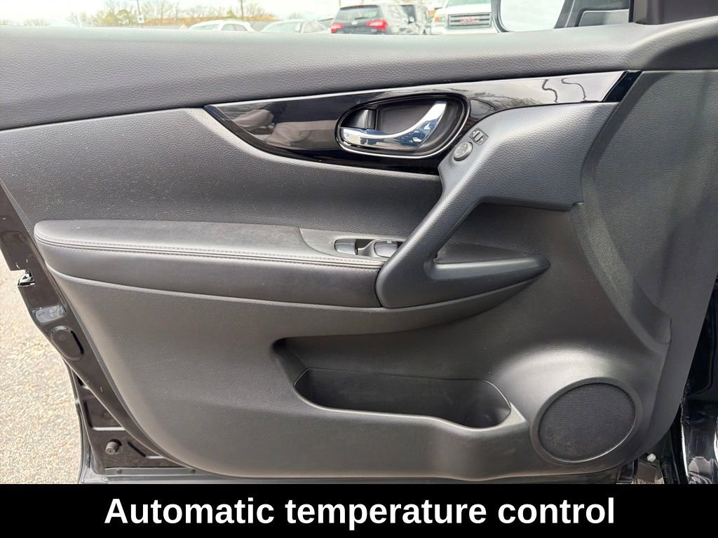 Used 2022 Nissan Rogue Sport SL image 12