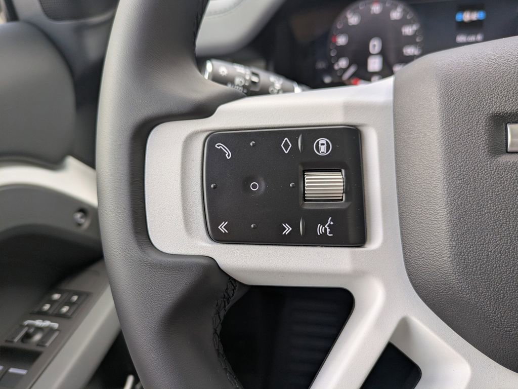 New 2026 Land Rover Defender 110 X-Dynamic SE image 27