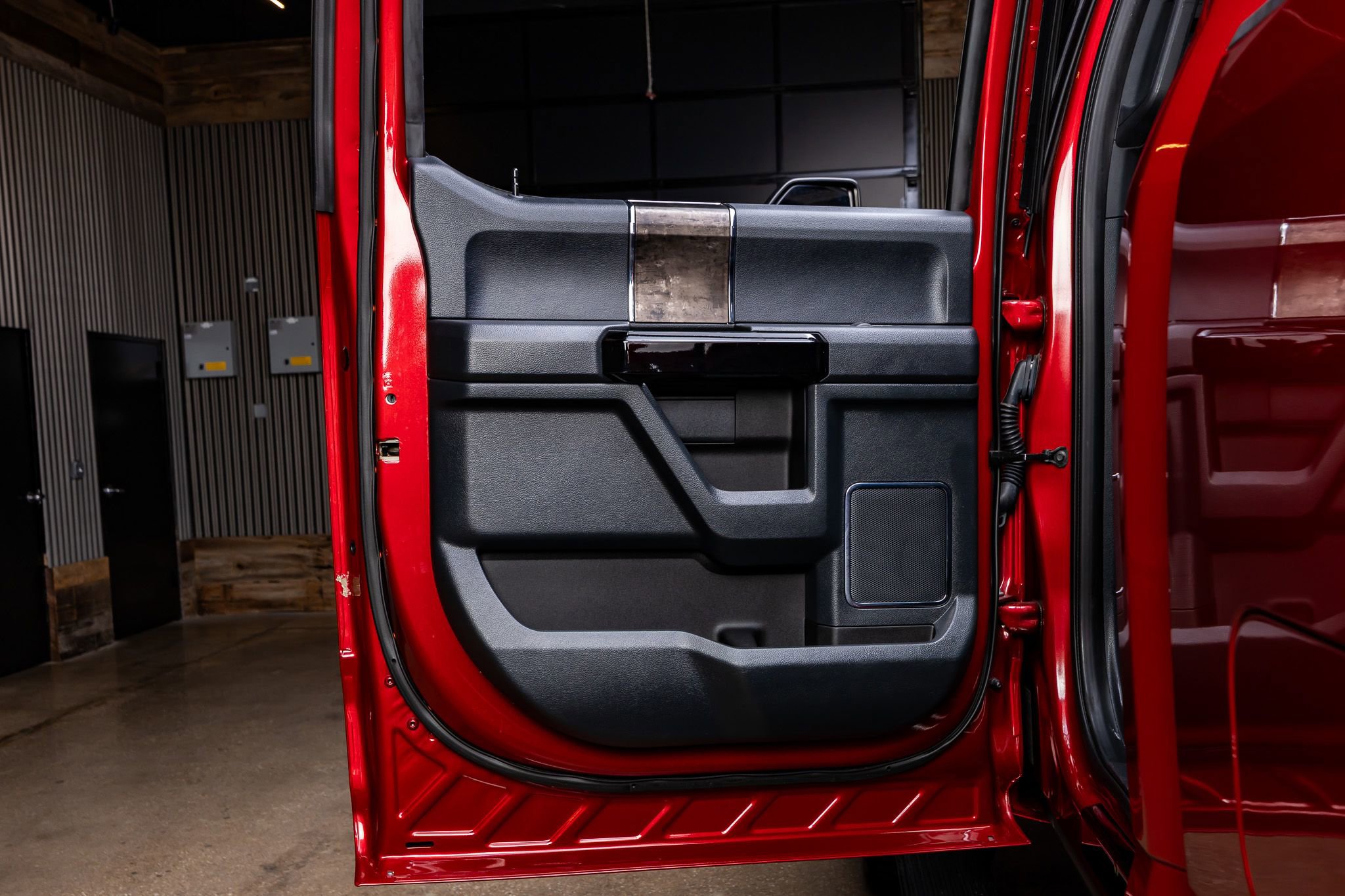 Used 2022 Ford F250 Lariat w/ Black Appearance Package image 37