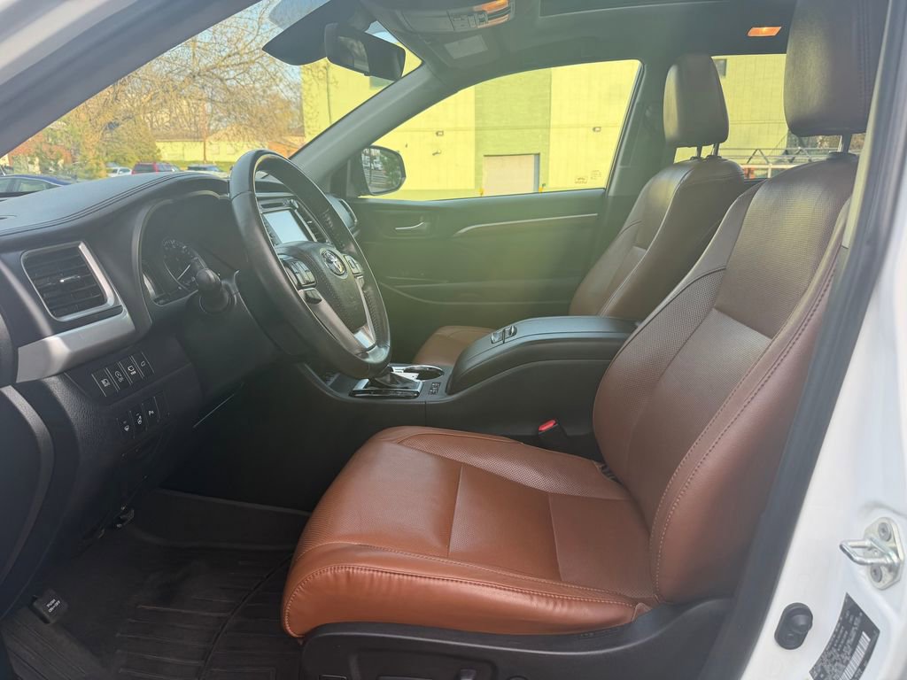 Used 2019 Toyota Highlander Limited Platinum AWD/4WD image 14