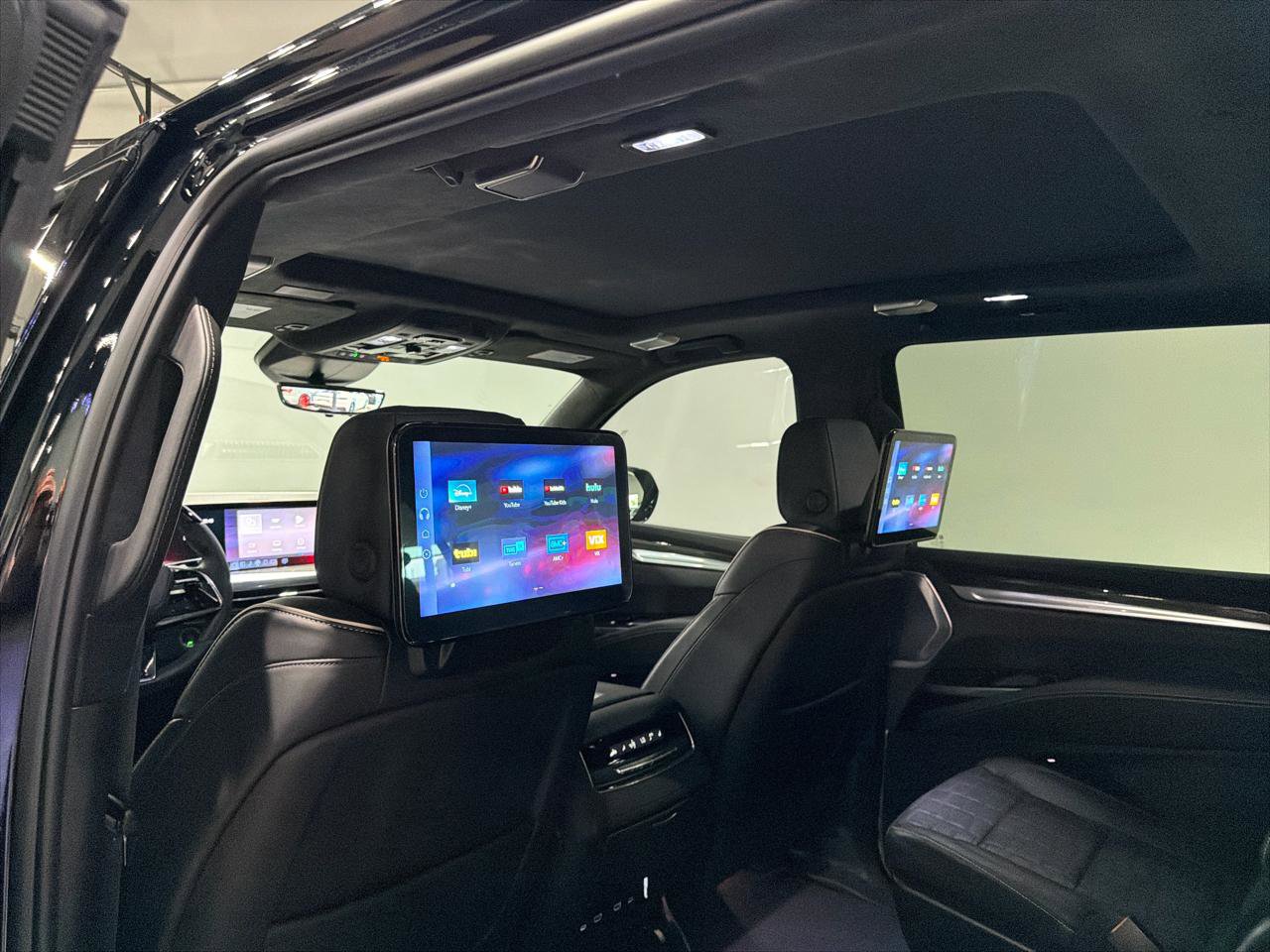 Used 2026 Cadillac Escalade ESV V image 25