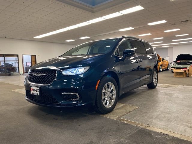 Used 2022 Chrysler Pacifica Touring-L image 15