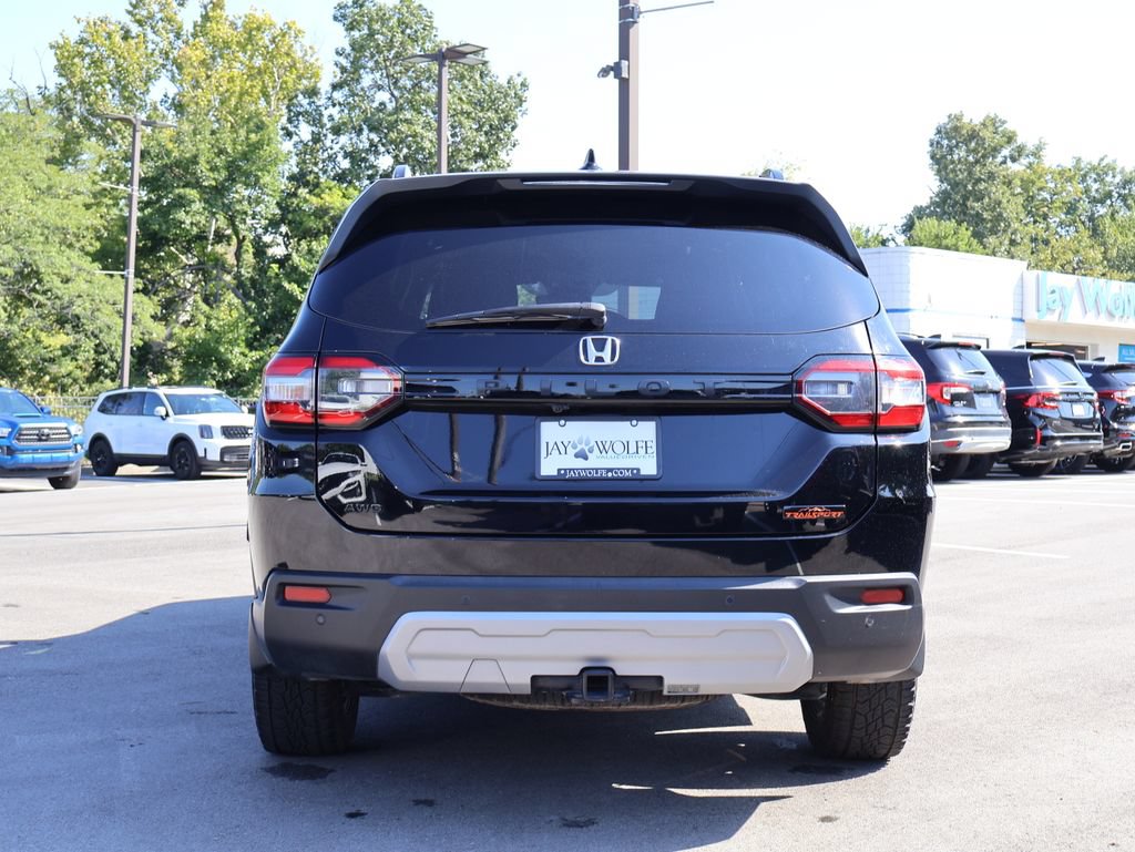 Certified 2025 Honda Pilot TrailSport image 6