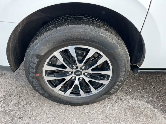 Used 2025 Ford Expedition Max Platinum image 17