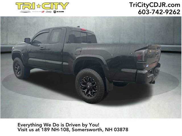 Used 2018 Toyota Tacoma TRD Sport w/ Technology Package image 3