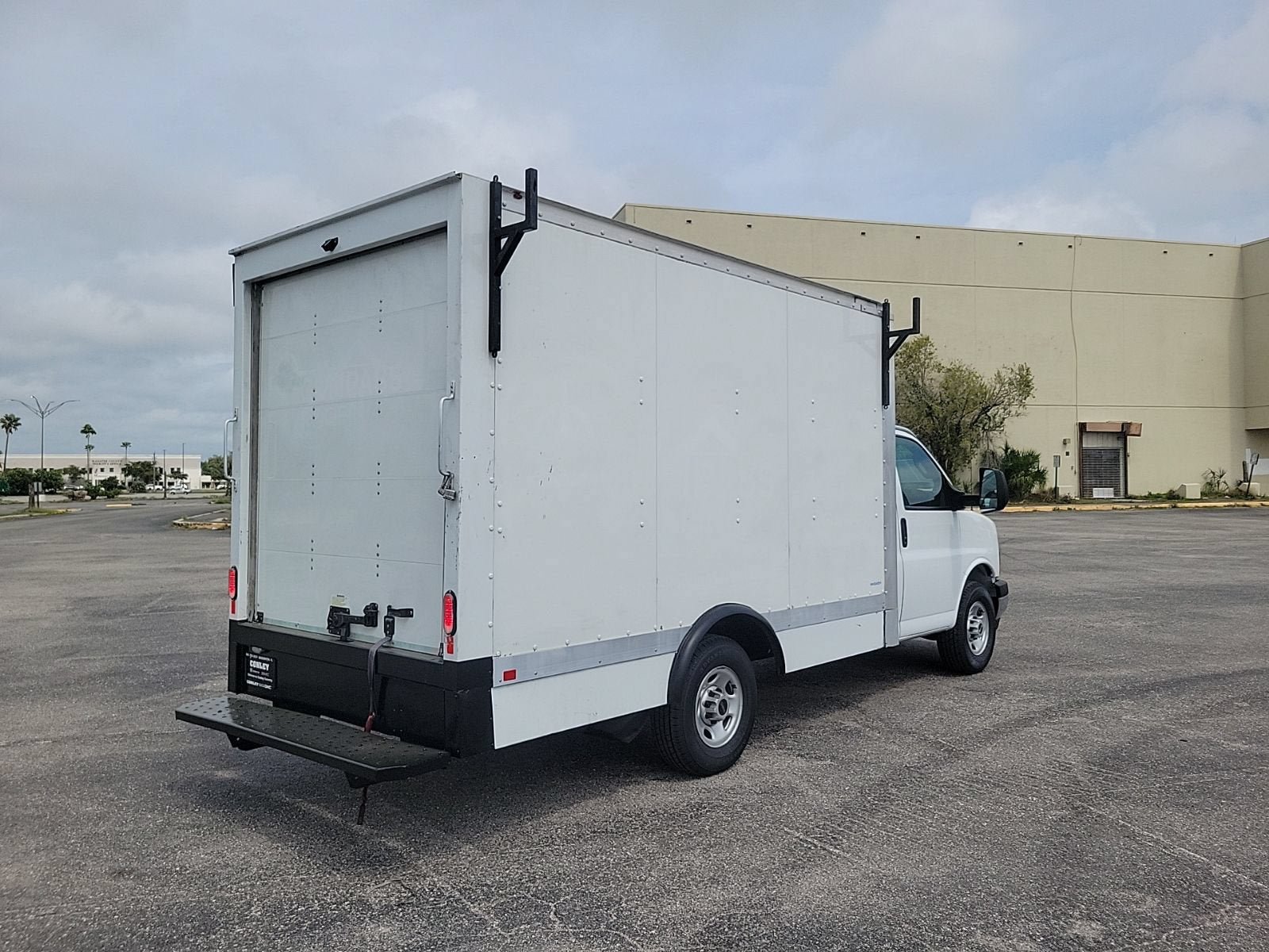 Used 2023 GMC Savana 3500 w/ Power Convenience Package RWD image 6