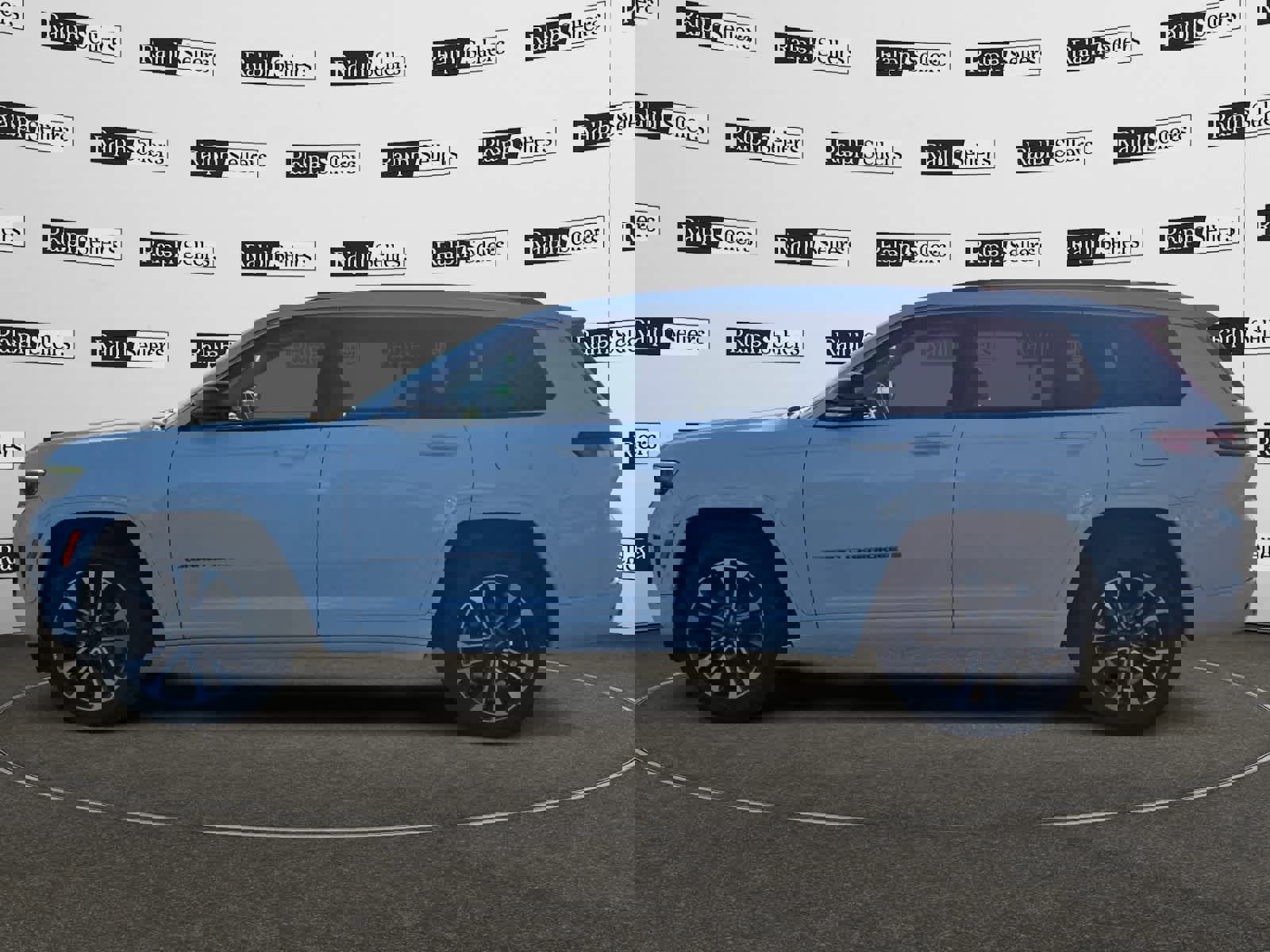 Used 2021 Jeep Grand Cherokee L Overland w/ Luxury Tech Group IV image 3