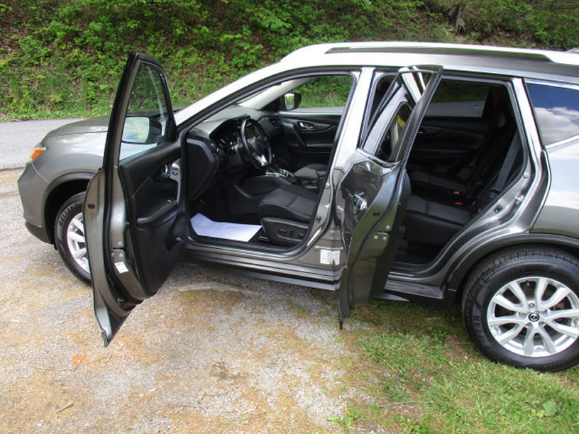 Used 2018 Nissan Rogue SV AWD/4WD image 13