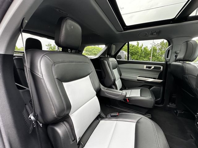 Certified 2022 Ford Explorer XLT w/ Equipment Group 202A AWD/4WD image 38