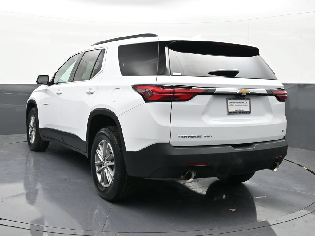 Used 2023 Chevrolet Traverse LT w/ Rear Camera Mirror Package AWD/4WD image 3