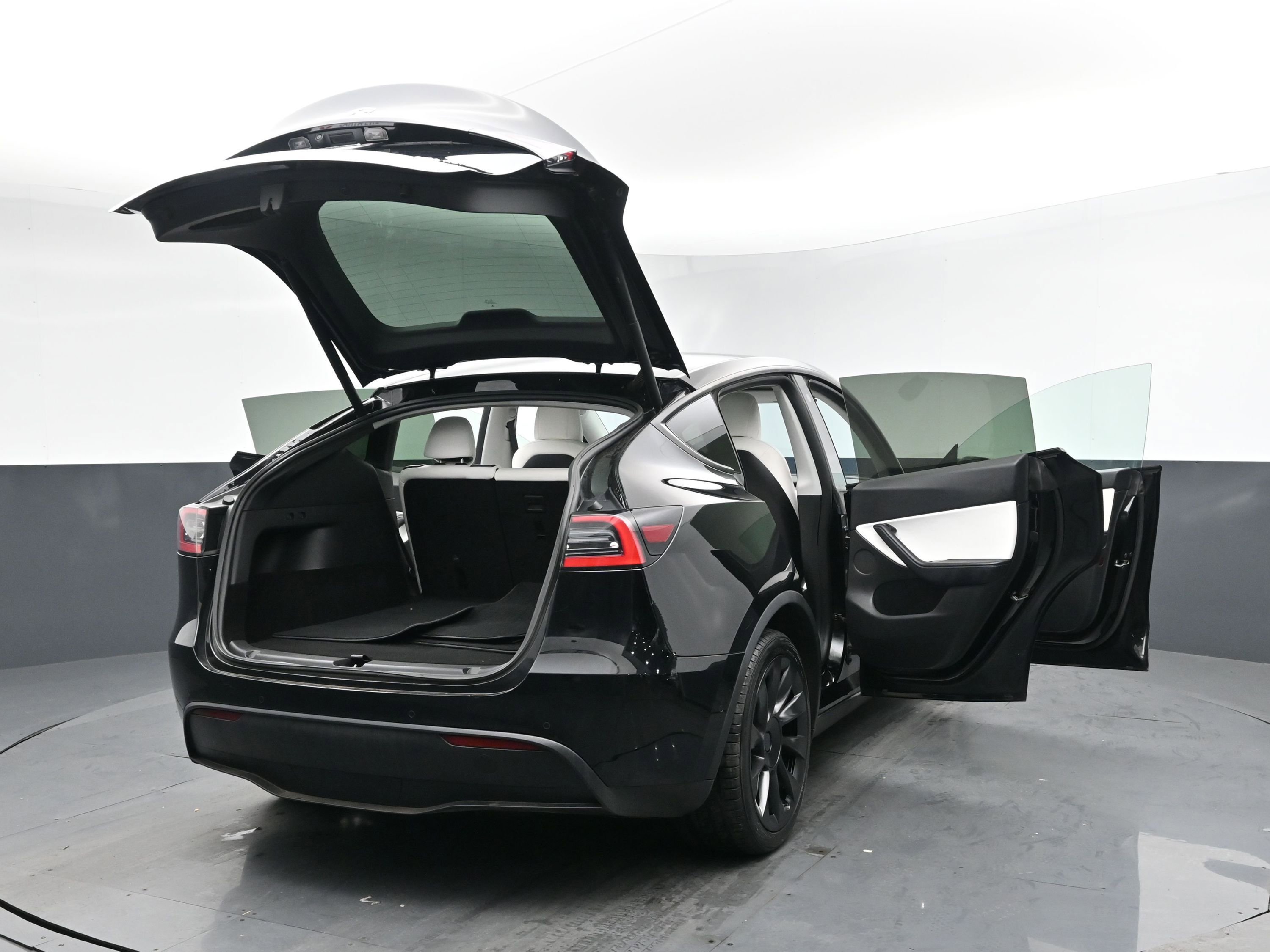 Used 2021 Tesla Model Y Long Range AWD/4WD image 26