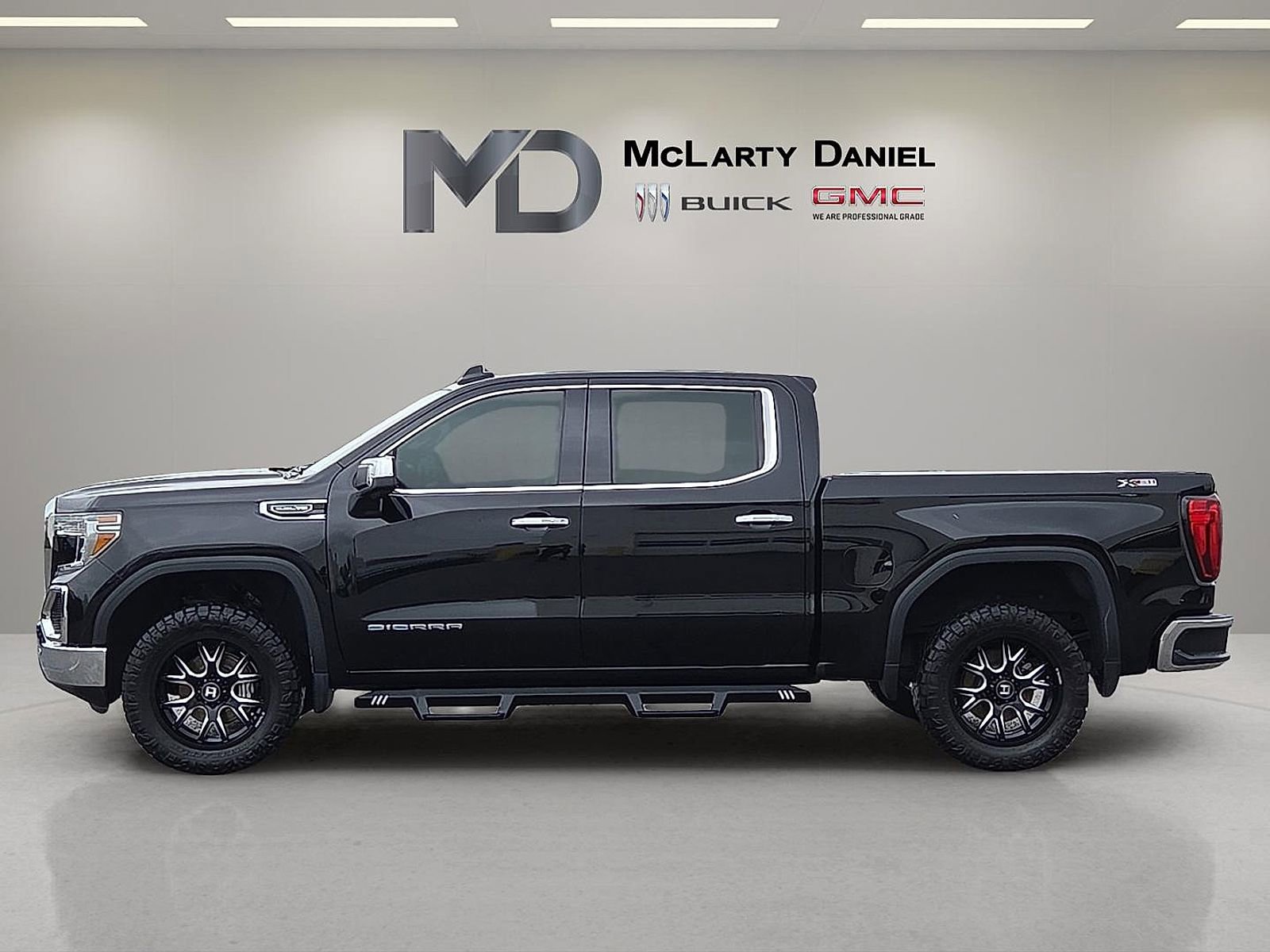 Used 2019 GMC Sierra 1500 SLT w/ SLT Premium Plus Package image 3