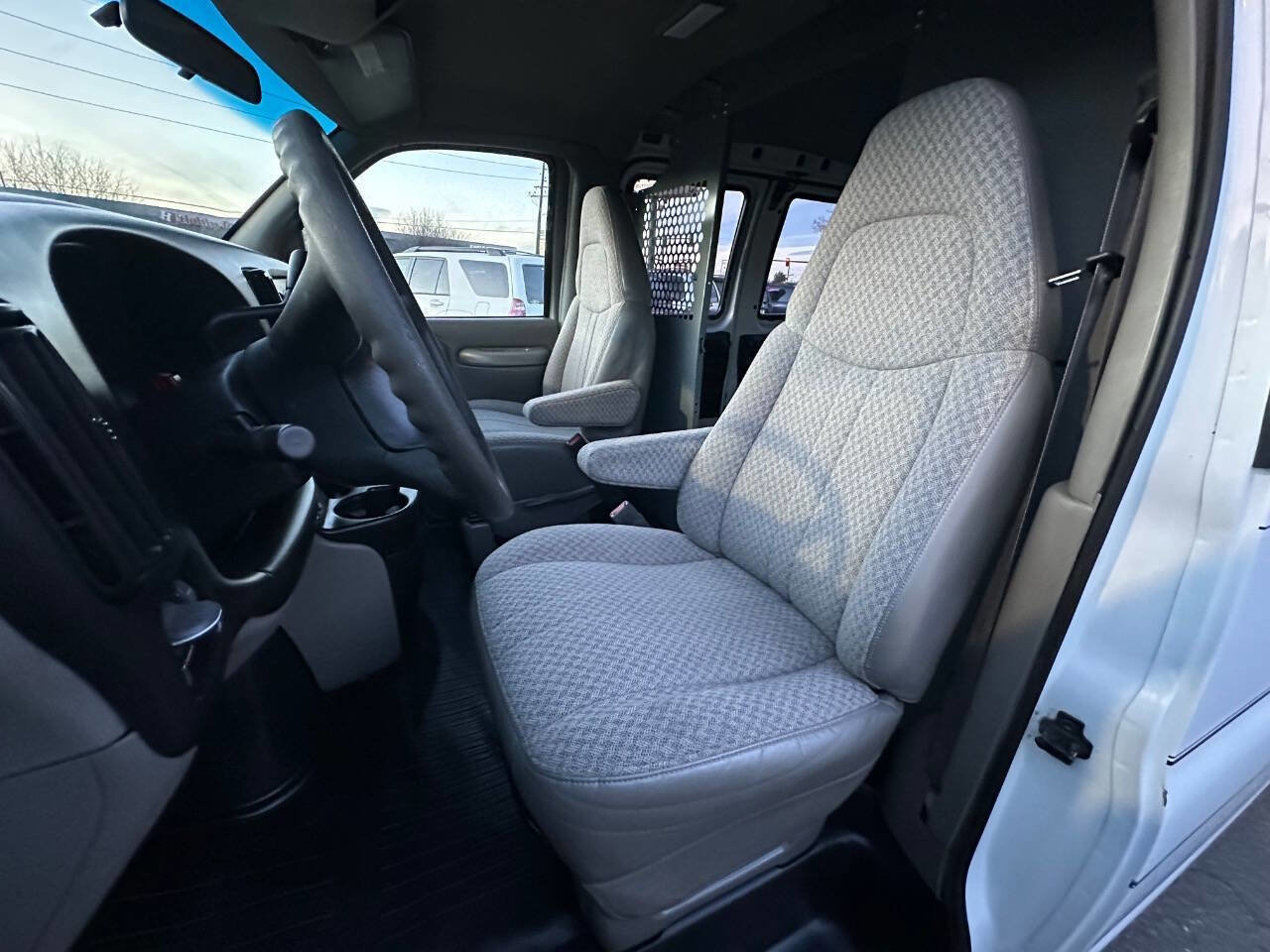 Used 2001 Chevrolet Express 1500 image 35