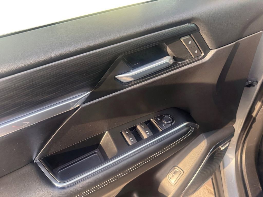 Used 2025 GMC Acadia Elevation w/ Black Edition image 19