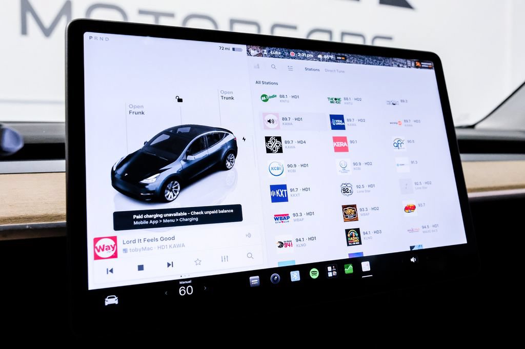 Used 2022 Tesla Model Y Long Range AWD/4WD image 29