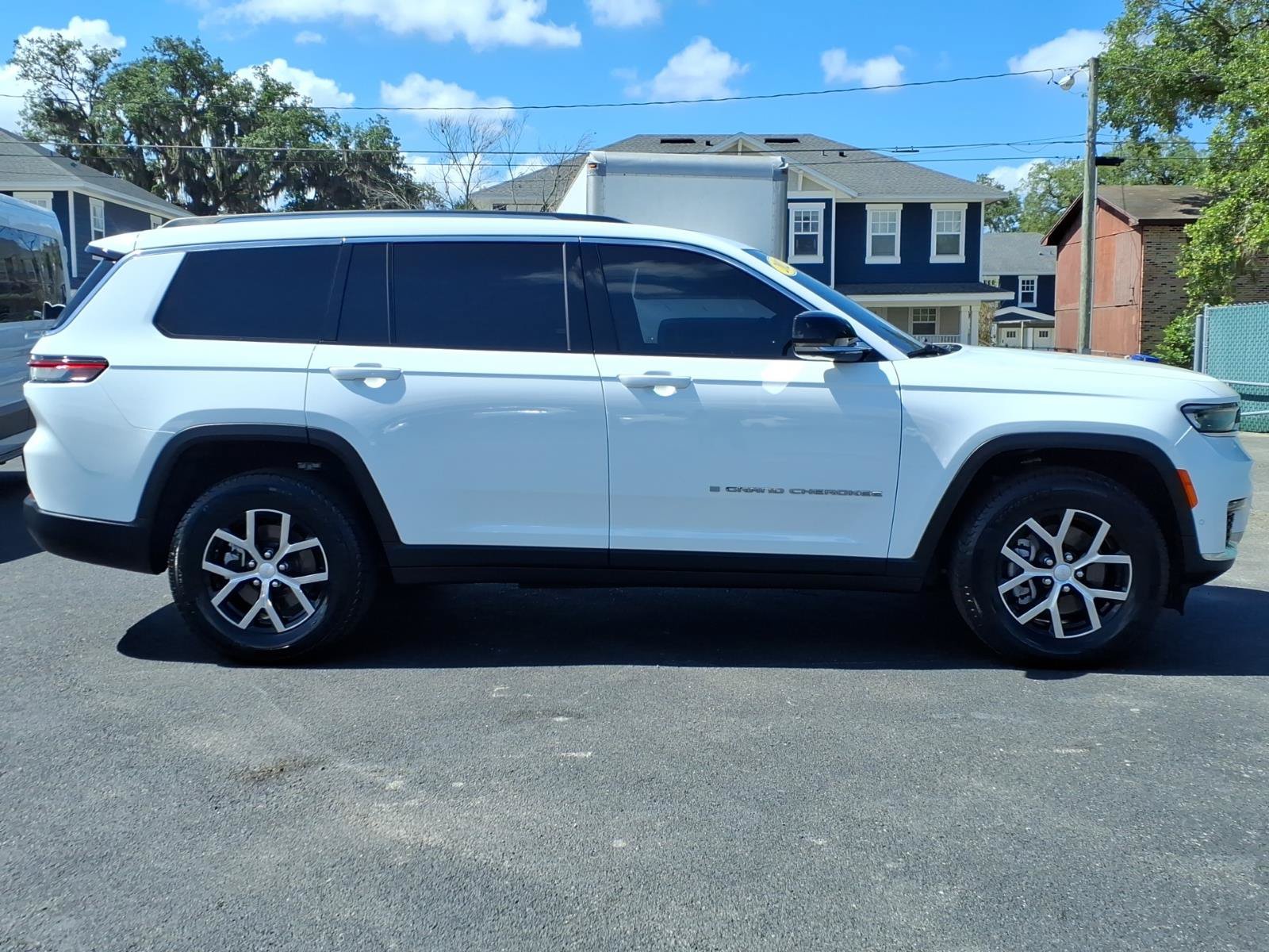 Used 2023 Jeep Grand Cherokee L Limited w/ Luxury Tech Group II AWD/4WD image 6