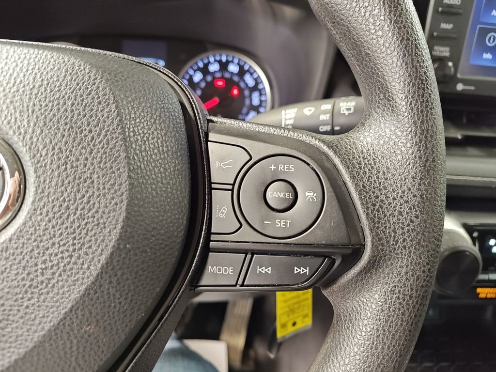 Used 2022 Toyota RAV4 LE image 25