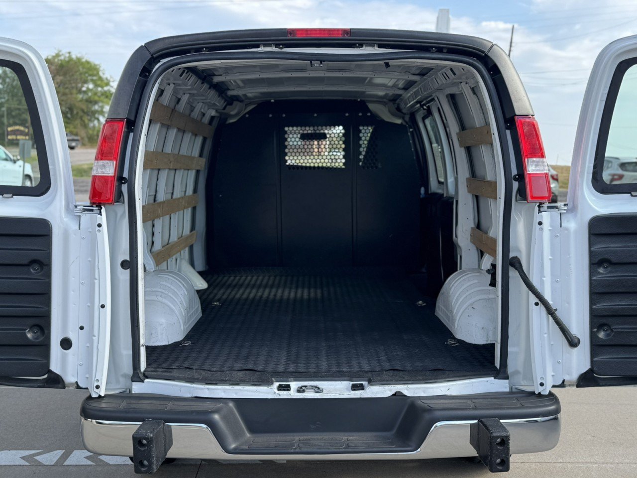Used 2024 GMC Savana 2500 w/ Driver Convenience Package RWD image 8