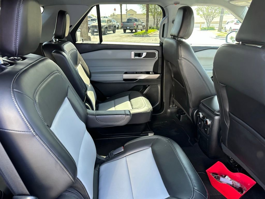 Used 2023 Ford Explorer XLT w/ Equipment Group 202A RWD image 21