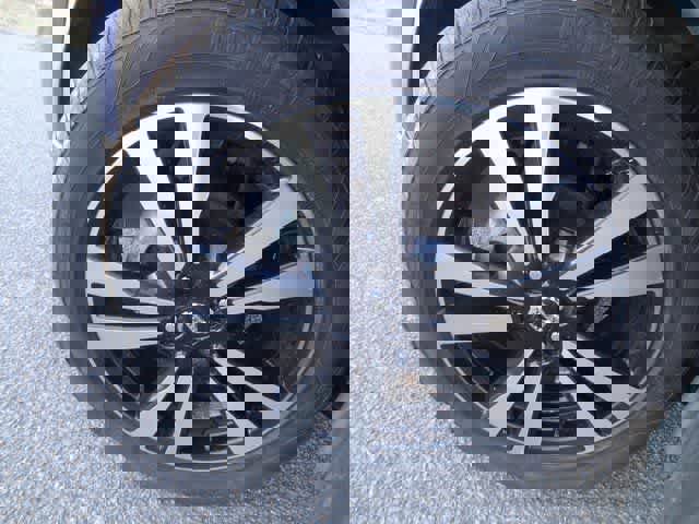 Used 2020 Nissan Kicks SV w/ Exterior Package image 24