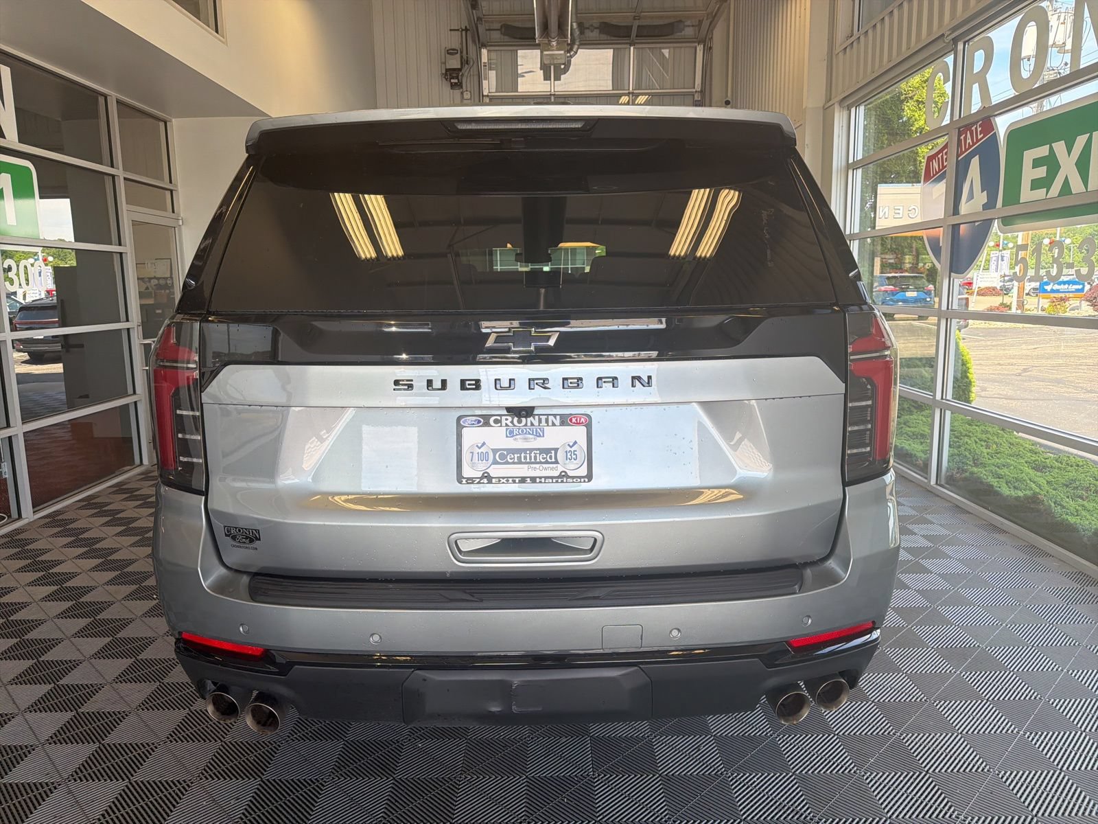 Used 2025 Chevrolet Suburban Z71 AWD/4WD image 5