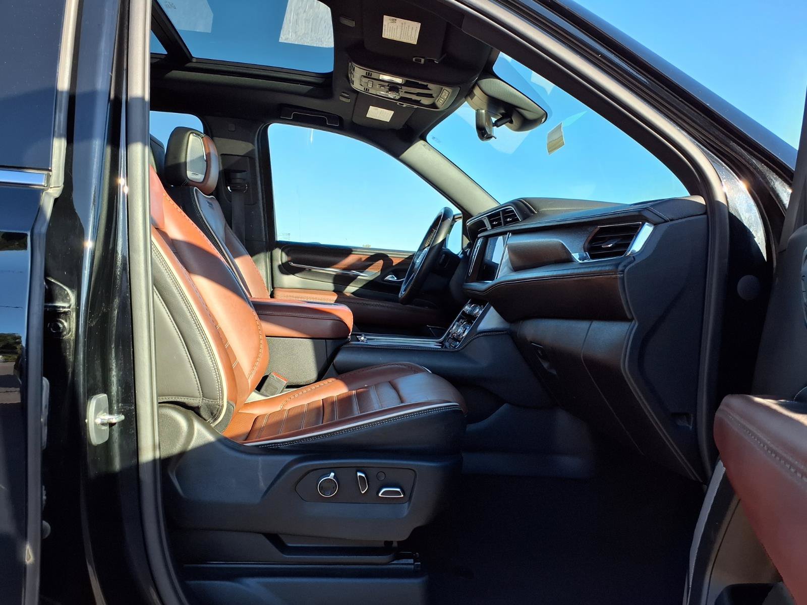 Used 2023 GMC Yukon XL Denali Ultimate AWD/4WD image 29