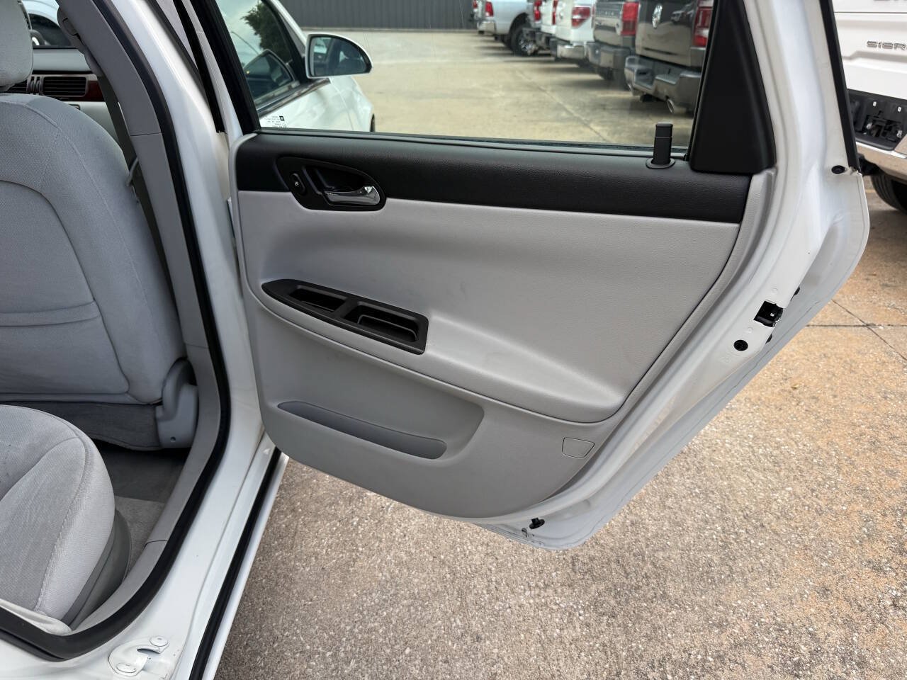Used 2008 Chevrolet Impala LT FWD image 16