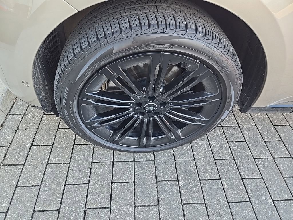 Certified 2023 Land Rover Range Rover SE image 10