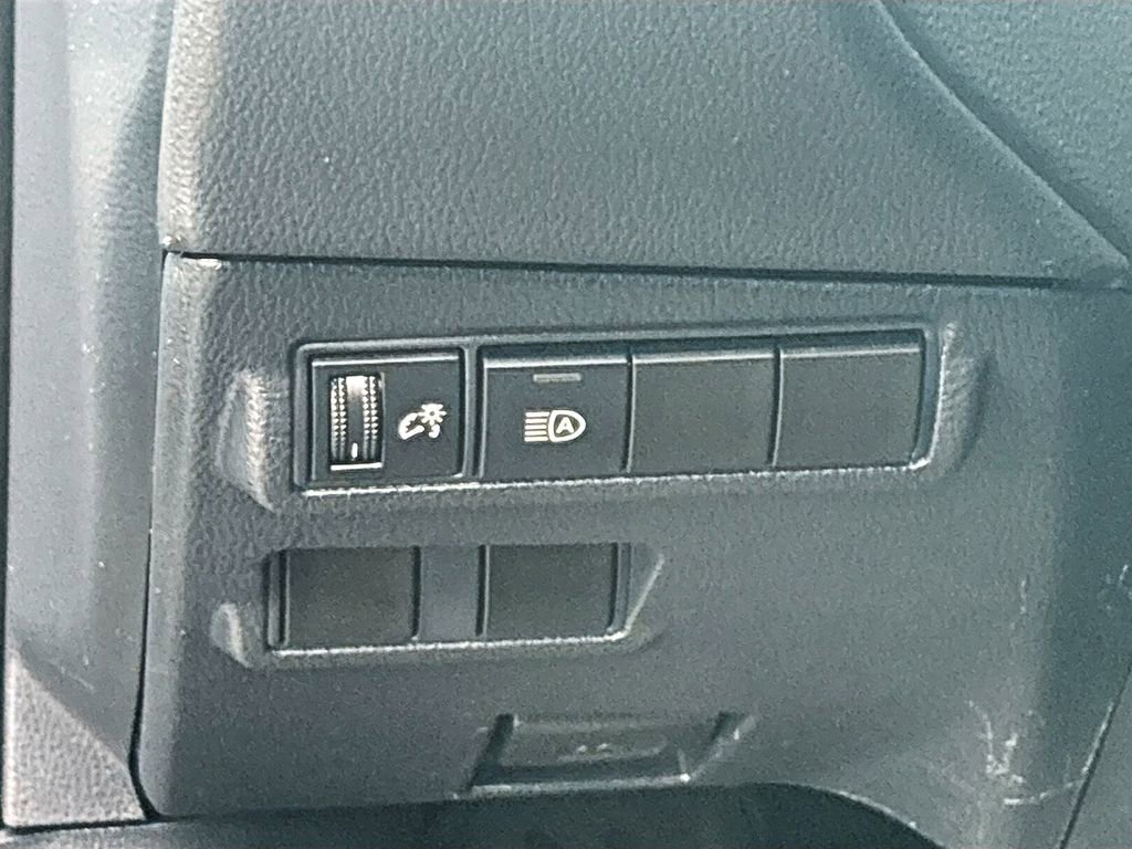 Used 2023 Toyota Corolla Cross LE w/ Moonroof Package image 10