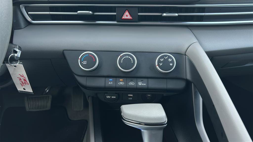 Certified 2025 Hyundai Elantra SE image 19