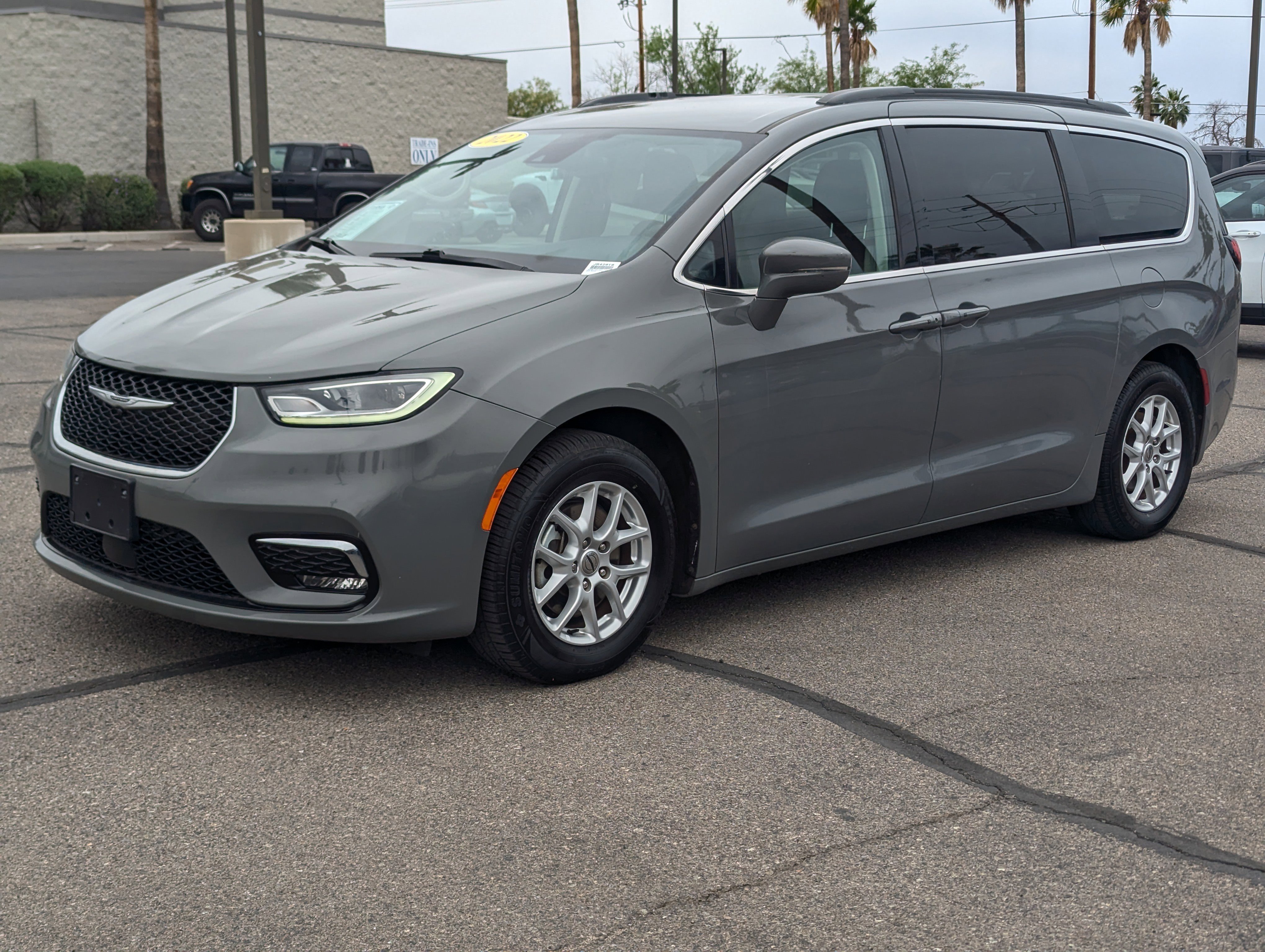 Used 2022 Chrysler Pacifica Touring-L image 5