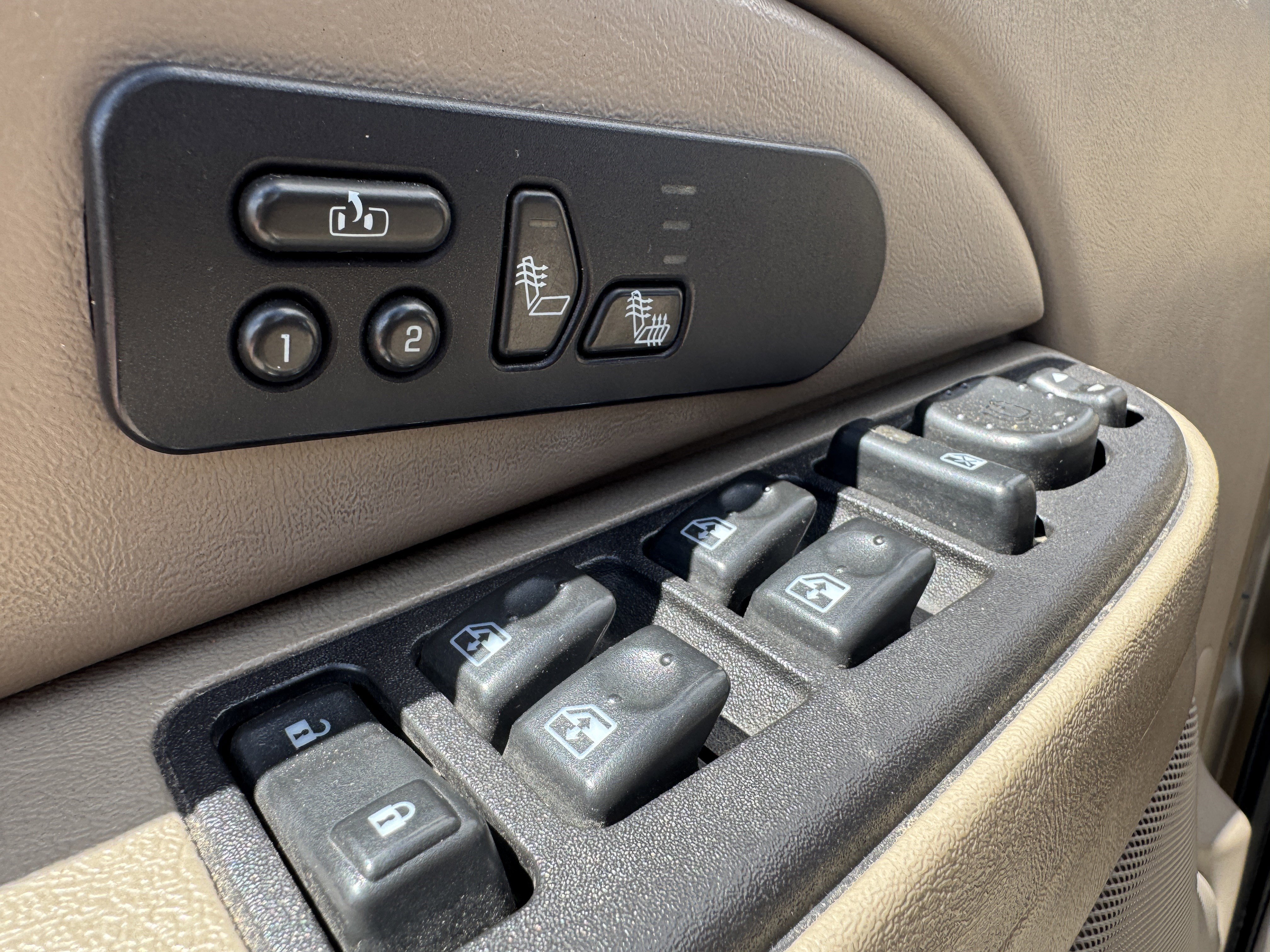 Used 2005 GMC Sierra 2500 SLT w/ Heavy-Duty Power Package image 10