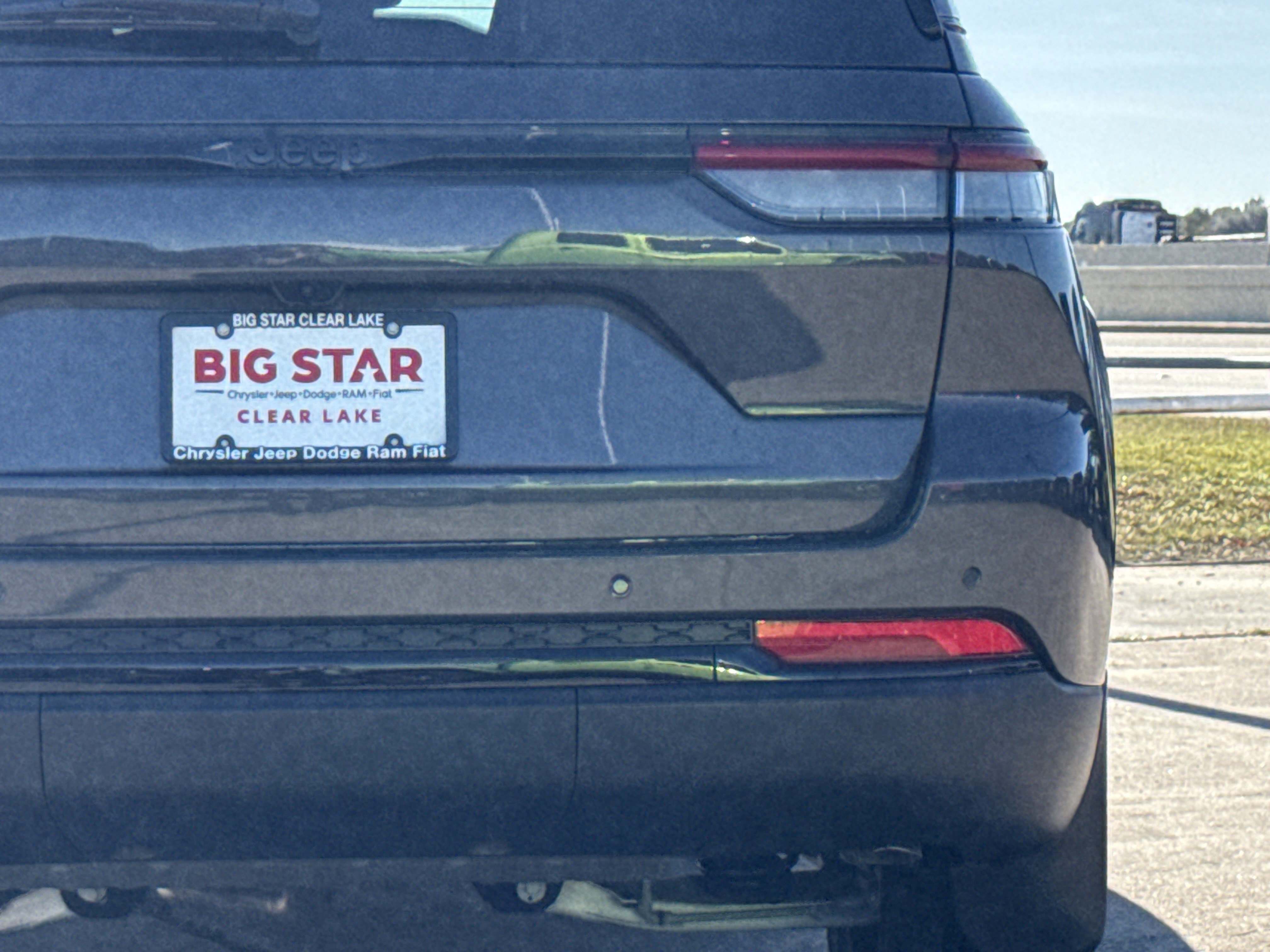 New 2025 Jeep Grand Cherokee Laredo image 11