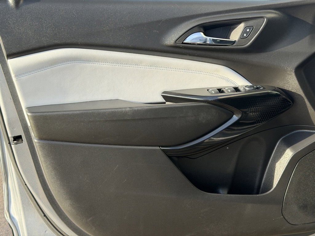 Used 2024 Chevrolet Trax LT w/ Sunroof Package image 25