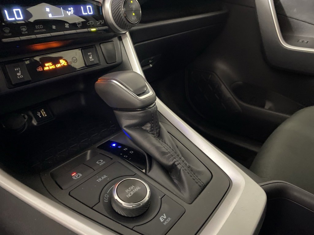 Used 2025 Toyota RAV4 SE image 21