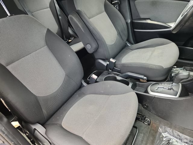 Used 2012 Hyundai Accent GS FWD image 12