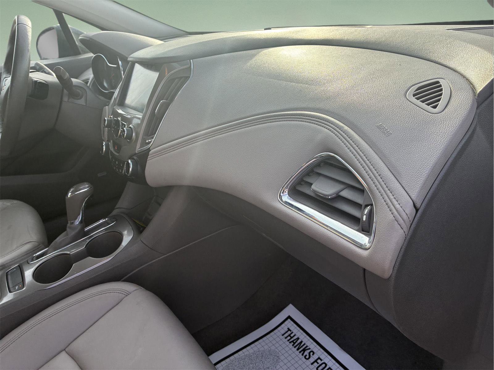 Used 2018 Chevrolet Cruze Premier FWD image 18