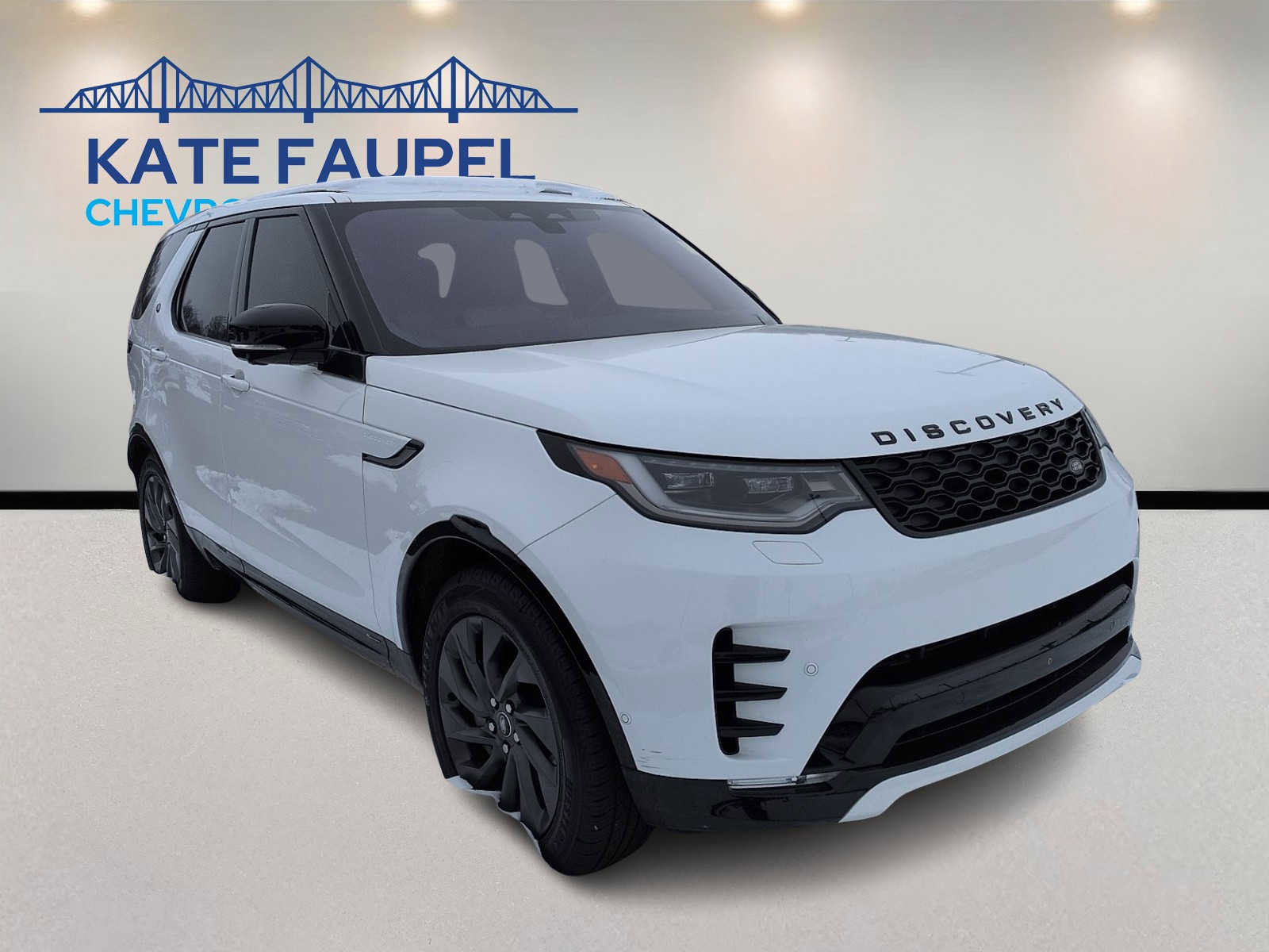 Used 2022 Land Rover Discovery S R-Dynamic image 1