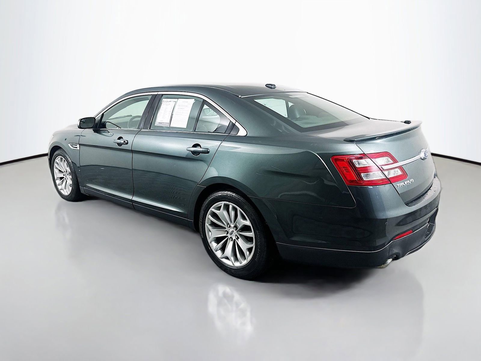 Used 2016 Ford Taurus Limited FWD image 5