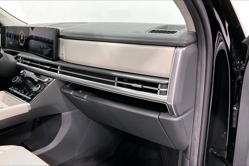 Used 2025 Hyundai Santa Fe SEL FWD image 19