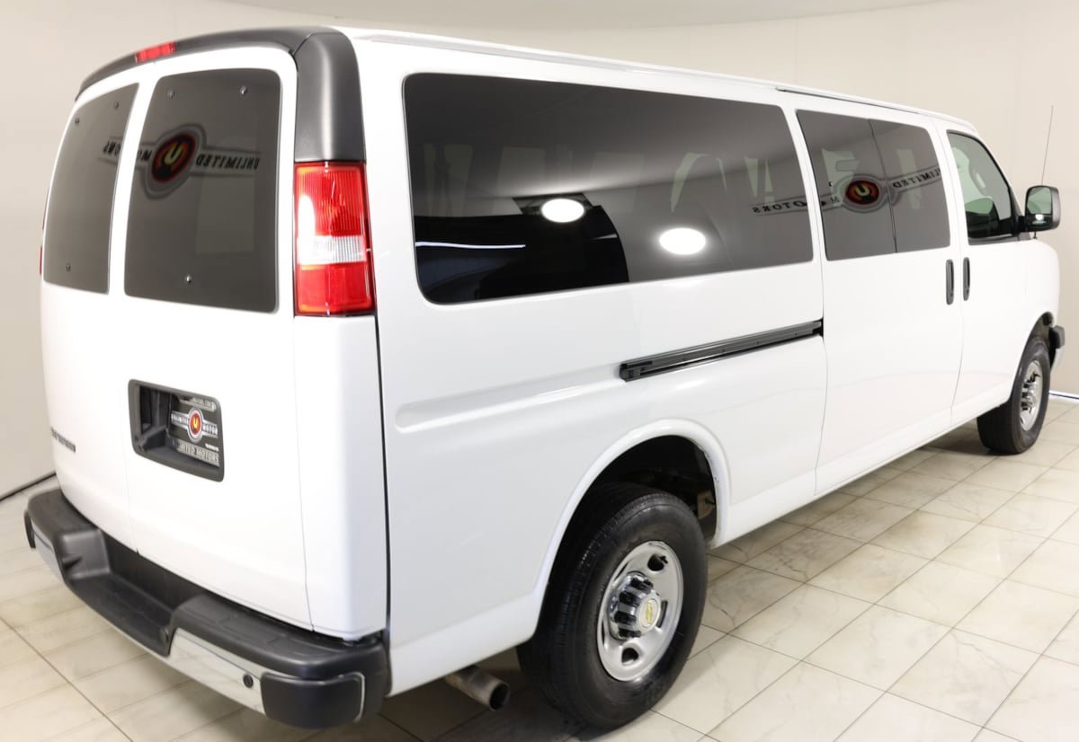 Used 2024 Chevrolet Express 3500 LT w/ LT Preferred Equipment Group RWD image 3