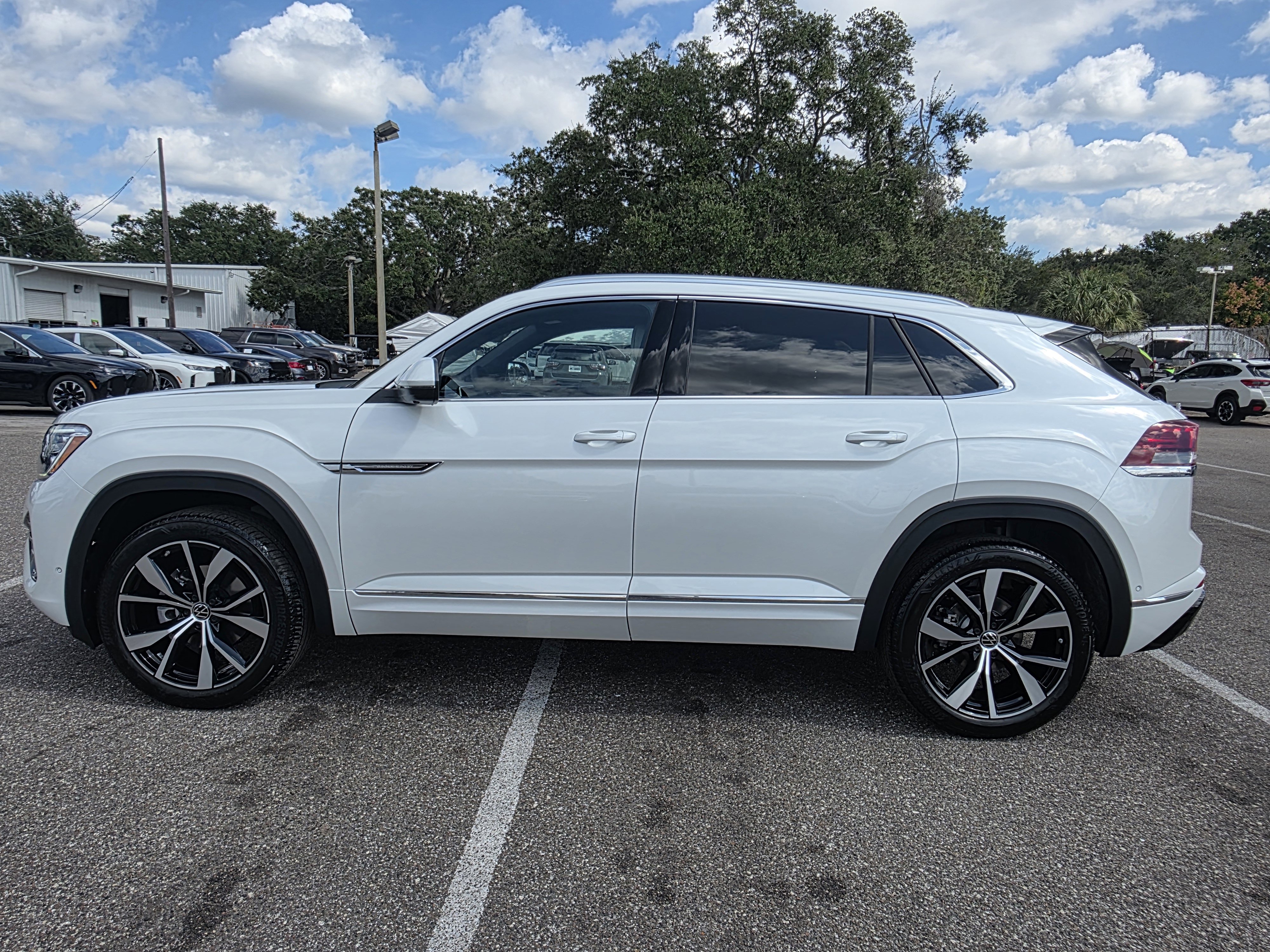 New 2026 Volkswagen Atlas Cross Sport SEL Premium R-Line image 4