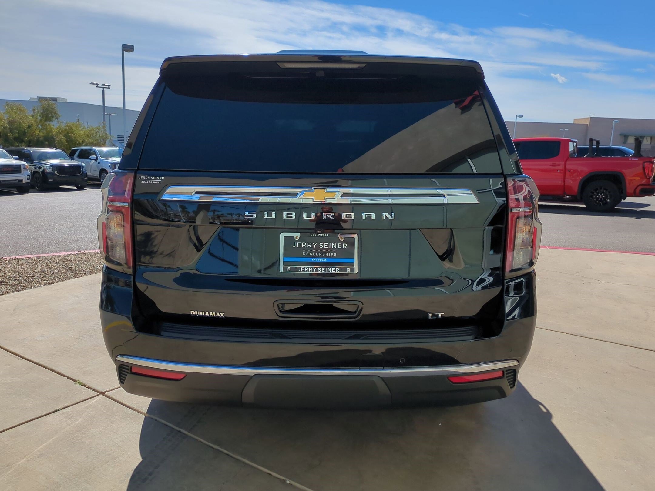 Used 2024 Chevrolet Suburban LT image 4