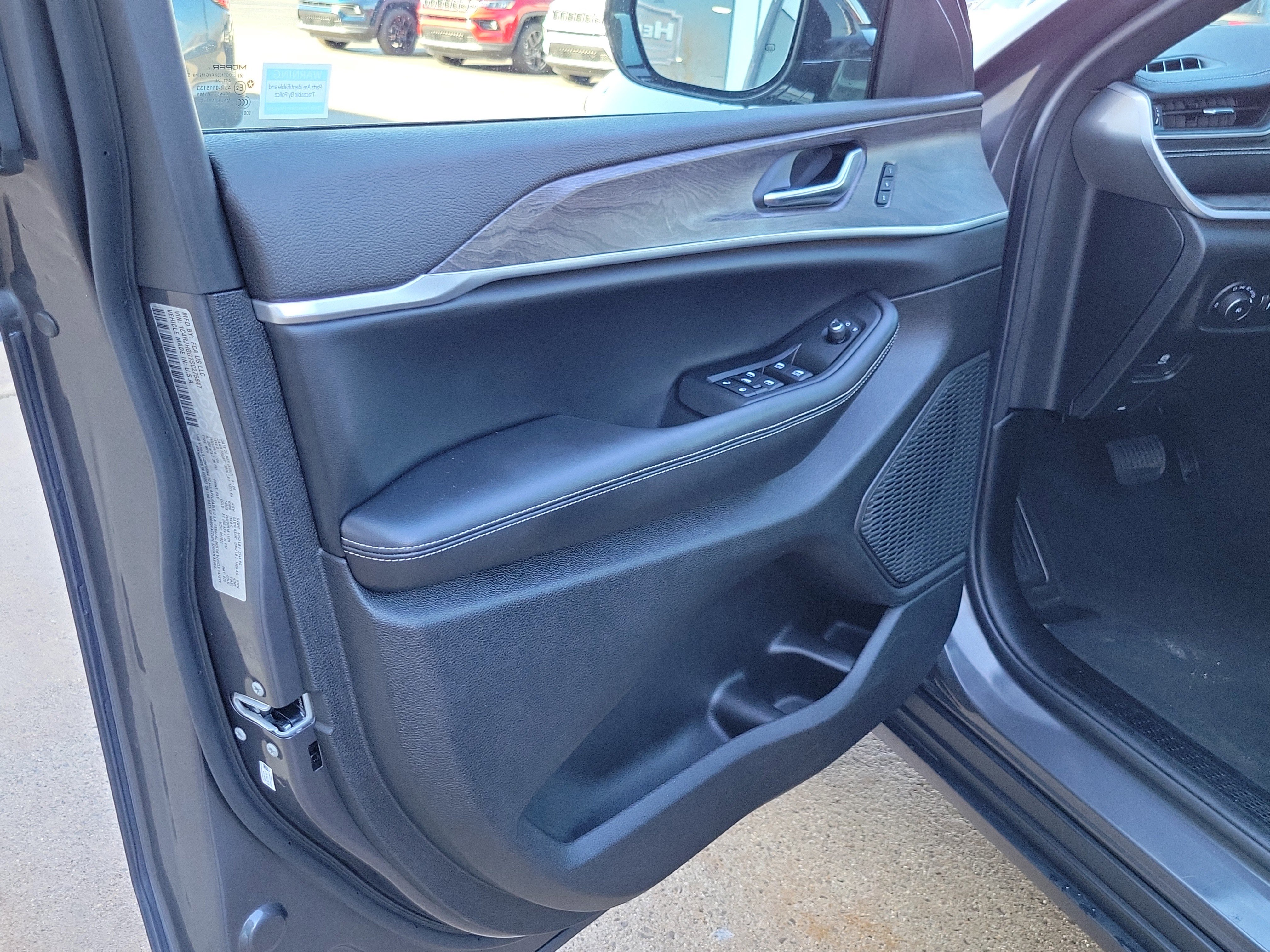 Used 2025 Jeep Grand Cherokee Limited w/ Trailer Tow Package image 6