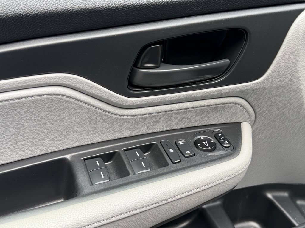 Used 2018 Honda Odyssey EX image 16