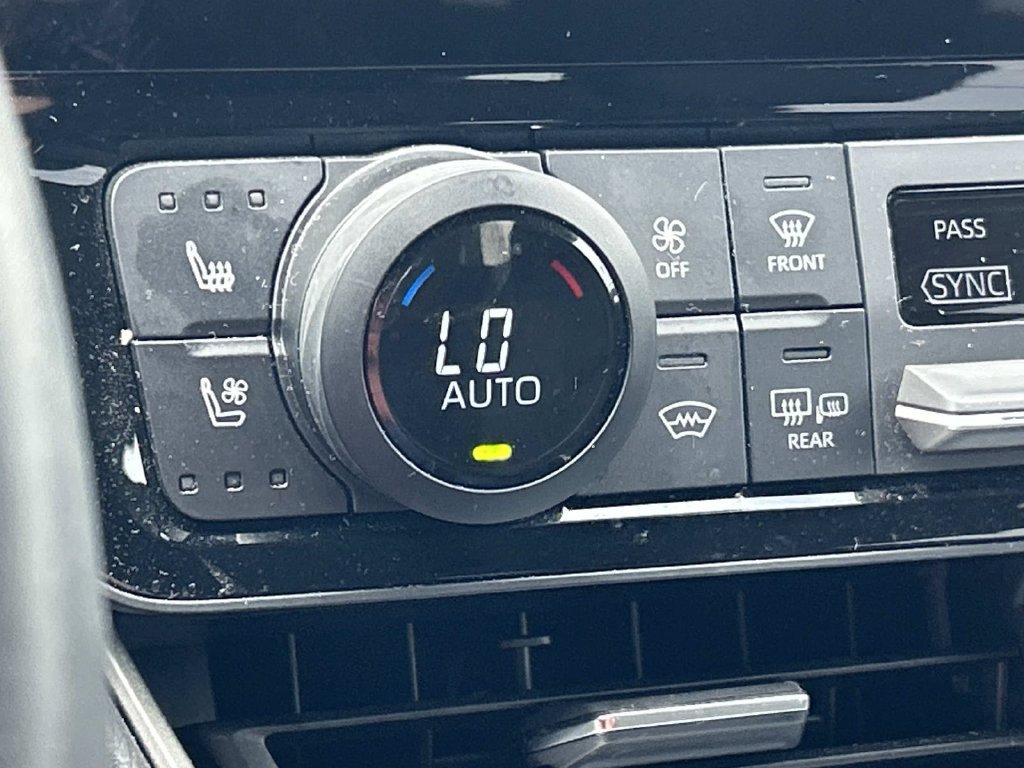 Used 2025 Toyota Grand Highlander AWD image 19